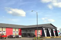 River Valley Inn and Suites by Belvilla Hotels near The Monkey House