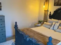 DOUBLE DOWN SUITE : Unit A       Casino Retreat & Pickleball court Hotels in Love County