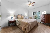 Puttin on the Green 3 Bedroom Villa by RedAwning - parking