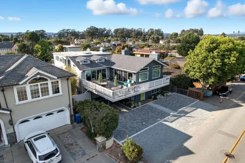 Large Home on Quiet Street Steps from Sunny Cove Beach, Private Pickleball Court Hotels in Twin Lakes