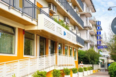 Hotel Regent Отели рядом с достопримечательностью «Nettuno Beach Club»