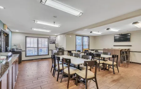 Duluth Inn & Suites Near Spirit Mountain Отели в г. Проктор