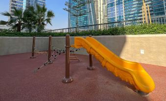 KeyRock Living | Stylish 1BR with Lake View & Pool