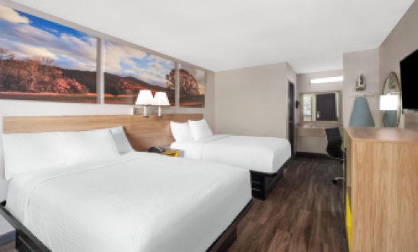 Days Inn by Wyndham College Park Airport Best Road