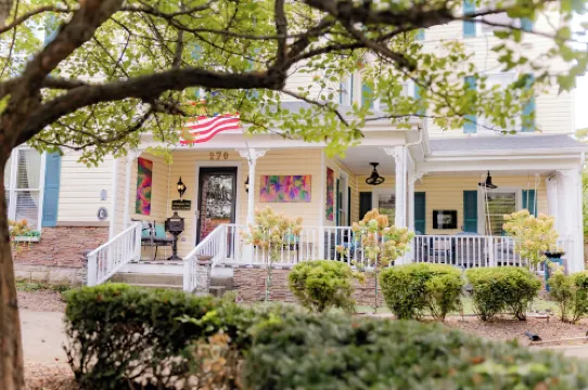 Montgomery Inn BnB Hotels in Woodford County