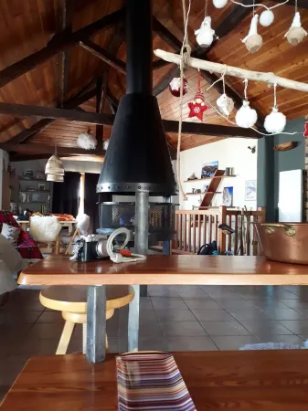 Between ST VERAN AND CEILLAC Beautiful chalet comfort mezzanine fireplace 3Bathrooms