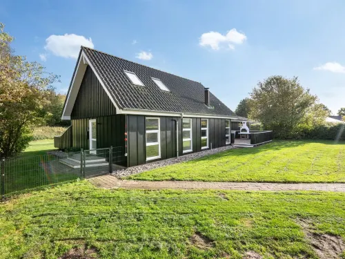 "Soeren" - 300m from the sea