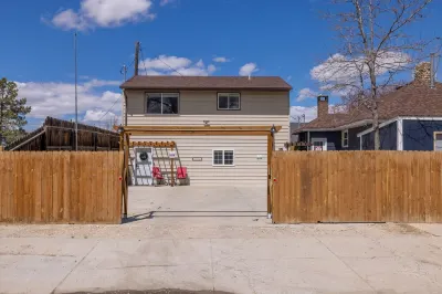 Updated Cozy Downtown Forest Retreat Các khách sạn gần Dallason Park