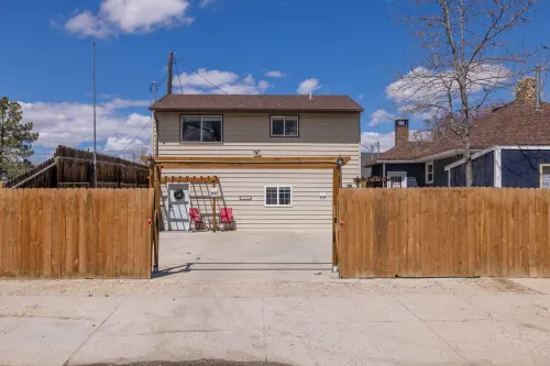 Updated Cozy Downtown Forest Retreat