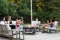 Downtown Yellow Springs- Walkable. Hot Tub. Fire Pit + Pets Welcome - 4星級