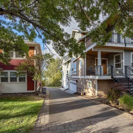 River Watch Getaway 3 Bedroom Townhouse by RedAwning