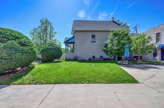 Chic Victorian Escape –30+Day Rental Near Downtown