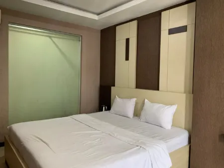 Bydiel Hotel Отели рядом с достопримечательностью «Alun-Alun Cianjur»