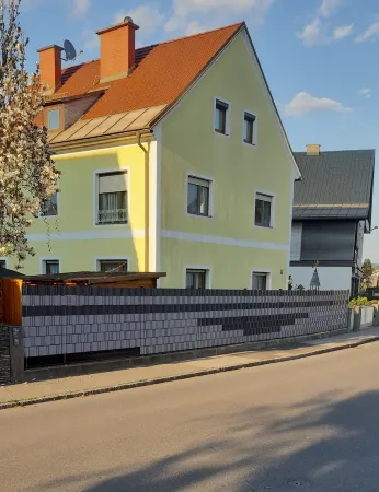 Luxury Apartment Quiet Location, 10Min. to the Center. Close to Lakes + Ski Area