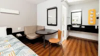 Motel 6 Ontario, CA - Airport