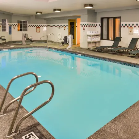 Holiday Inn Express & Suites PORTLAND-JANTZEN BEACH by IHG