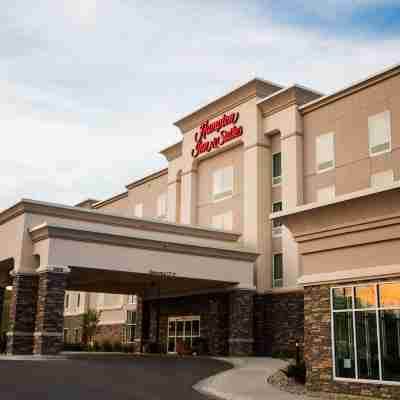 Hampton Inn & Suites Minot Airport Hotel Exterior