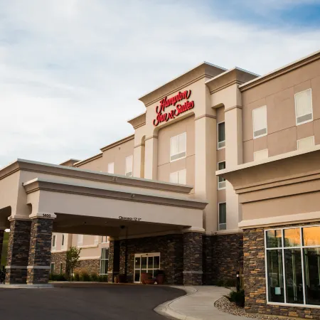 Hampton Inn & Suites Minot Airport