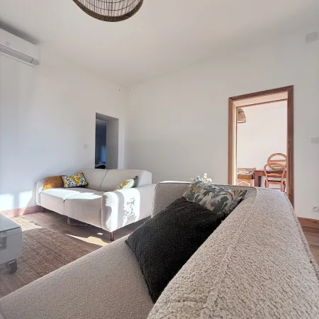 House in the Heart of the Saint-Emilion Vineyards Отели в г. Неак