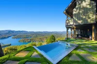 SkyHaüs @Lake Burton - World-Class Views, Infinity Hot Tub, 3 Grills, & Porches.