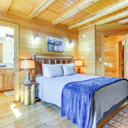 Cozy Mountain Condo Across from Snow King Ski Mtn!