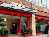 Yomo Hostal BCN Port Hotels near Barceloneta Beach