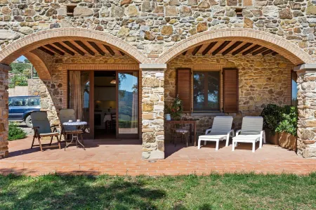 Farmhouse in Suvereto with Sea Views, Cleaning Included