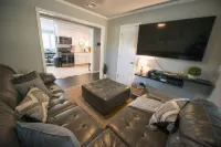 Walk to the Silos! 3 Bed 1960's Bungalow Near Baylor