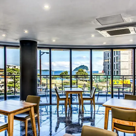 BK Hotel Jeju Отели рядом с достопримечательностью «Библиотека «Саммэбон»»