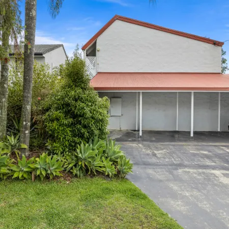 Chic 2-Bed Cabin-Style Home by Mooloolaba Beach