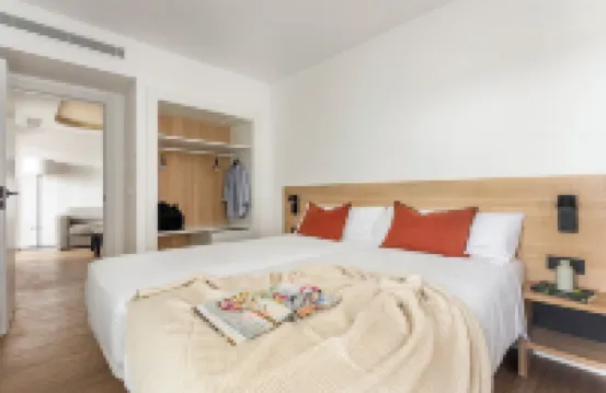 B48 Valencia Feria Hotels near Luis Puig Palace