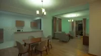 Au-thopia hotel