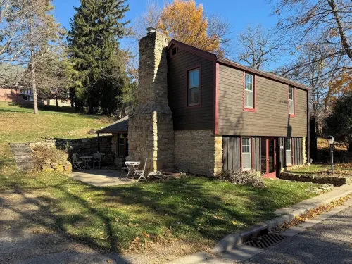 A Comfy Cozy Cottage on Clowney