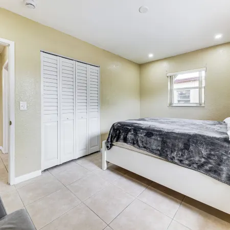 3 Mi to Dania Beach Pier: Convenient Apartment!