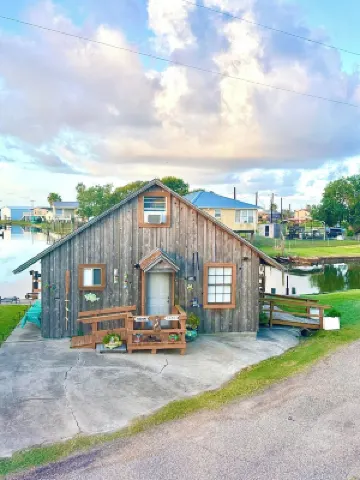 Rustic Island fishing cabin on canal to San Bernard River.