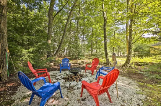 Pocono Summit Getaway with Game Room Walk to Lake!