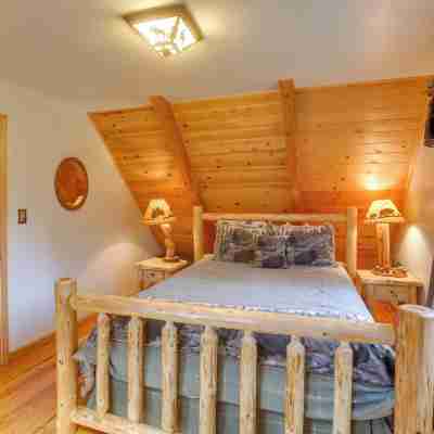 Authentic Log Cabin w/ Hot Tub in South Lake Tahoe Rooms