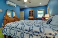 Unique Cotter Getaway w/ Deck & Outdoor Dining! - Alojamientos