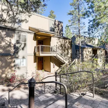 Cozy retreat near downtown, amphitheater, short walk to Deschutes river, has AC!