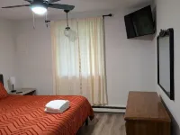 Charming 2-bedroom condo in McHenry Close To Lake Activities and Ski Resort マクヘンリーのホテル