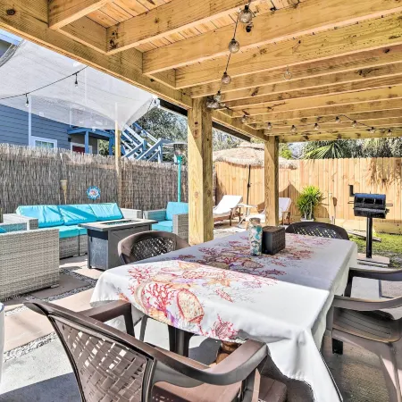 Galveston Retreat w/ Backyard & Patio!
