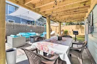 Galveston Retreat w/ Backyard & Patio! - 스파