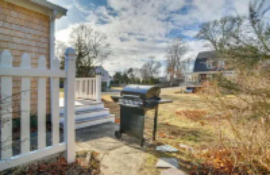 Walk to Monument Beach Cape Cod Cottage with Grill