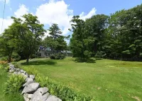 Home is perfect for large families with private lake access and close to town Hotels in Bridgton