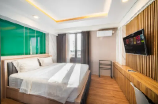 ALTUZ Apartment By Apartku