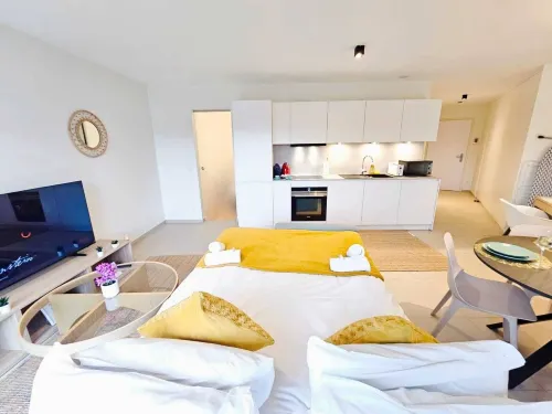 Warm&Bright 1BR w terrace&parking - 2-Star