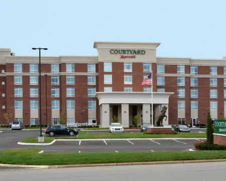 Courtyard Youngstown Canfield Hotels in Canfield