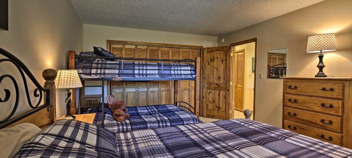 Eat, Sleep, Ski! Rustic Mtn Condo WiFi,TV, HotTub Hotels in Fraser