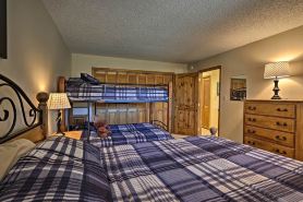 Eat, Sleep, Ski! Rustic Mtn Condo WiFi,TV, HotTub