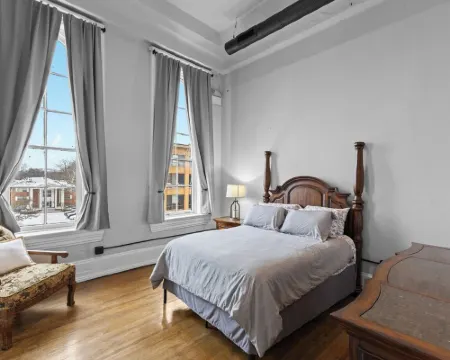 Luxury Downtown Apartment• Walk Everywhere • Fast WiFi • Sleeps 8 Hotéis em Delaware